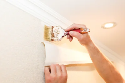 Pose de papier peint à Queige — revêtements muraux et toiles de verre